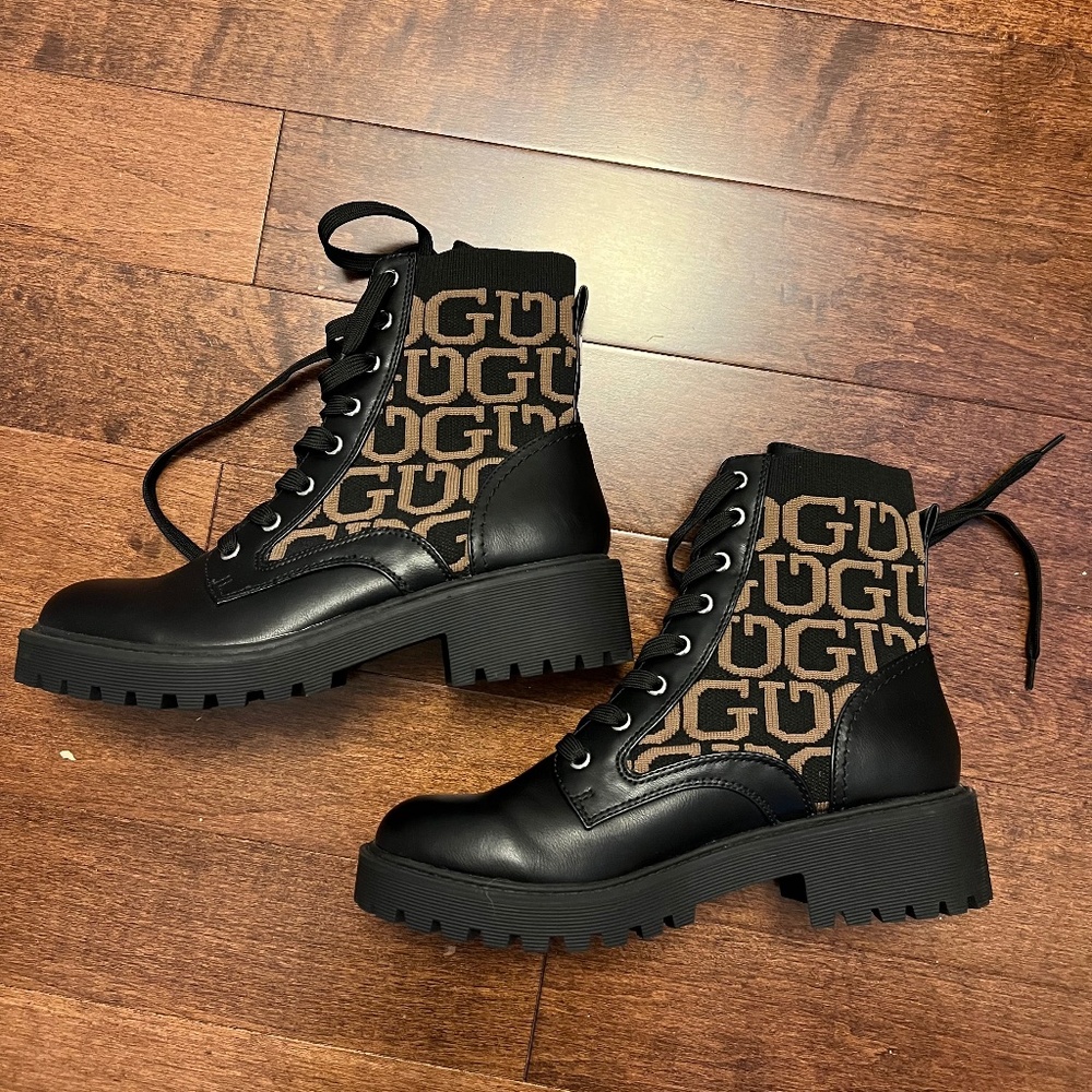 Guess ankle boots NWOT